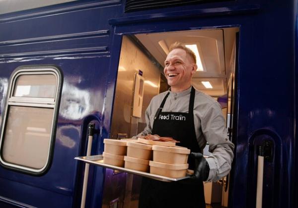 “Укрзалізниця” представила перший у світі поїзд-кухню Food Train – фото