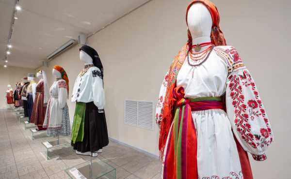 Святкове українське та кримськотатарське вбрання можна побачити у Музеї Івана Гончара. ФОТО