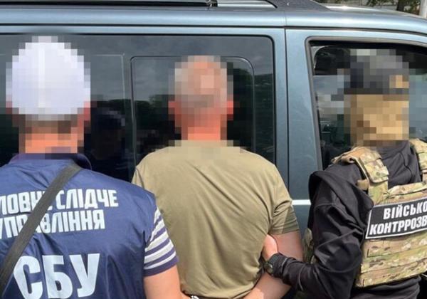 СБУ затримала майора Повітряних Сил, який “зливав” ворогу координати аеродромів (відео)