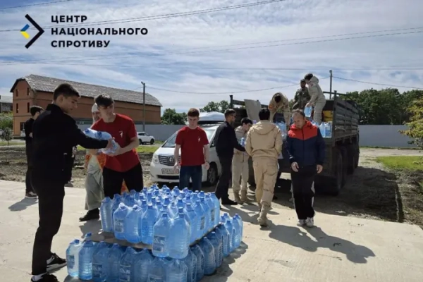 В окупованому Донецьку дітей змушують носити воду замість того, щоб вчитися – Центральне розвідувальне управління