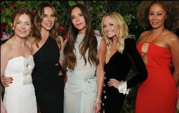 Вікторія Бекхем натякнула на возз'єднання Spice Girls на концерті Oasis - Daily Mail