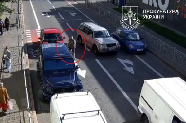 У Києві водій Mercedes збив велосипедиста до втрати свідомості через зауваження щодо паркування