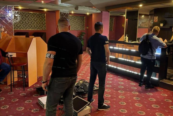У Києві викрито організовану групу, яка керувала мережею з понад 20 нелегальних гральних закладів