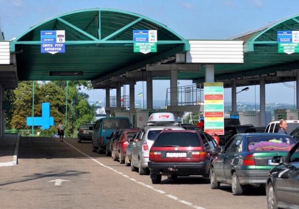 Нову систему дозволів тестують на кордоні з Польщею: прикордонники попереджають про затримки