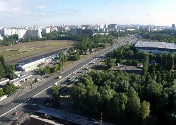 Рух транспорту на проспекті академіка Глушкова в Києві ускладнено