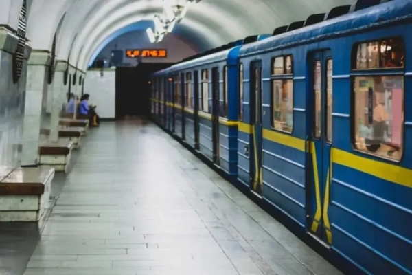 Перерва тривала до хвилини: у столичному метро через перебої на окремих станціях знизилася напруга