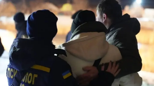 Через атаку рф у Києві горить багатоповерхівка: є постраждалі, людей евакуюють