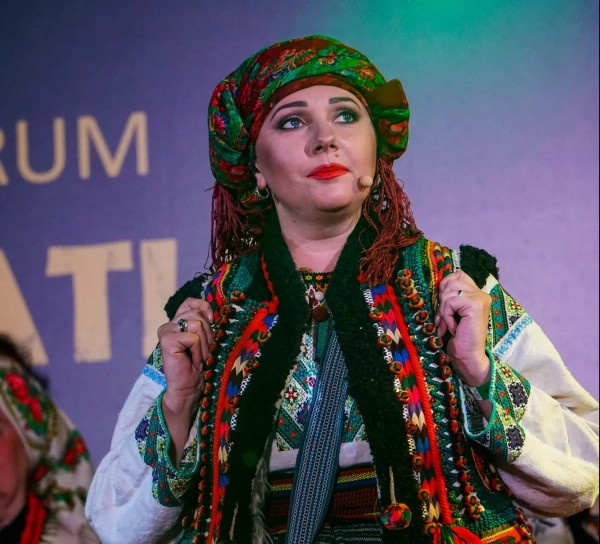 Після вистави дружина Януковича раділа словам актриси