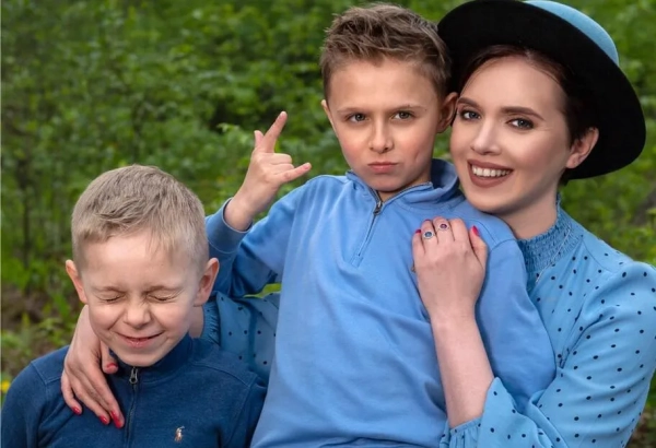 Яніна Соколова сама виховує двох синів Миколу та Мирона від шлюбу з банкіром Володимиром Литвином