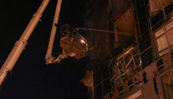 Масована атака РФ на Київ: горять будинки, є загиблий і постраждалі