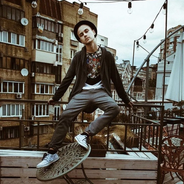 Артем Пивоваров згадує тепер свою буремну юність з посмішкою, хоча ситуації були різні