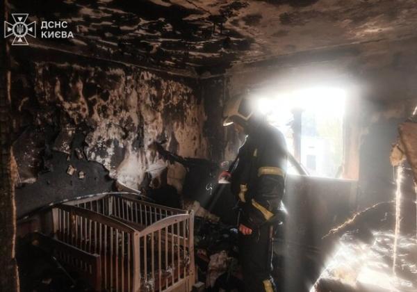 У Києві вогнеборець ліквідував загоряння у власному будинку, спричинене російським дроном-камікадзе.