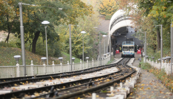 У Києві через відсутність напруги не працює фунікулер і затримується електротранспорт