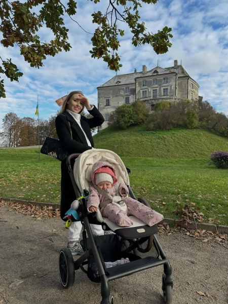 Зйомки у повнометражних фільмах не забирають всього часу, тому є можливість бути з донькою Зйомки у повнометражних фільмах не забирають всього часу, тому є можливість бути з донькою