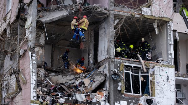 Лікар: двоє у критичному стані після нищівної атаки Росії на Київ.