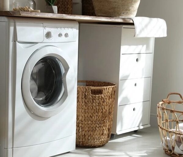 Вода під пральною машиною: як знайти джерело протікання і чи можна це виправити