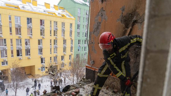 Київська рада: комісія відмовила у преміюванні працівників комунальних служб, задіяних у подоланні наслідків обстрілів.