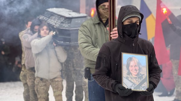 У Києві попрощалися з дроновою операторкою, мисткинею та журналісткою Ланою (Саті) Чорногорською (ЗНІМКИ)