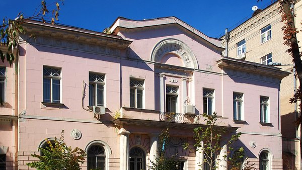 20-річний житель Вінниці постане перед судом за намагання підпалити споруду Українського інституту національної згадки у Києві.