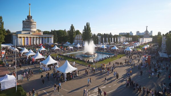 Книжковий світ “Кольоровий”: що покаже весняний ярмарок на ВДНГ