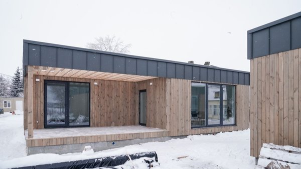 У Київській області двоє родин медиків отримали нові домівки.