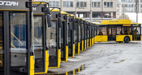 У Києві обмежено роботу деяких маршрутів наземного електро-транспорту.