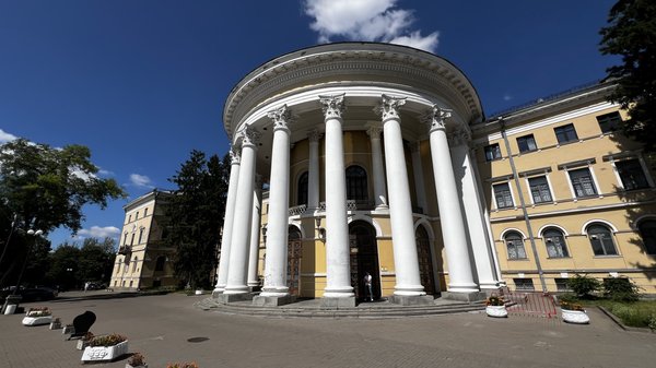 Прокуратура судиться за повернення колишнього Палацу культури “Жовтневий” у власність держави.