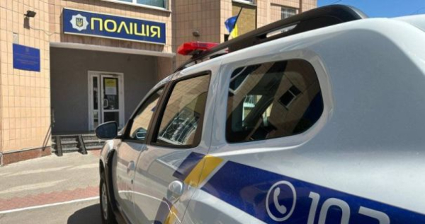 У Києві затримали двох чоловіків, які з пістолетом змусили водія таксі катати їх без&hellip;