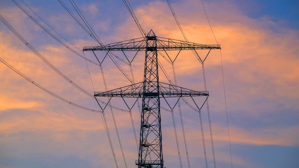 У Києві знову діють погодинні відключення електроенергії.