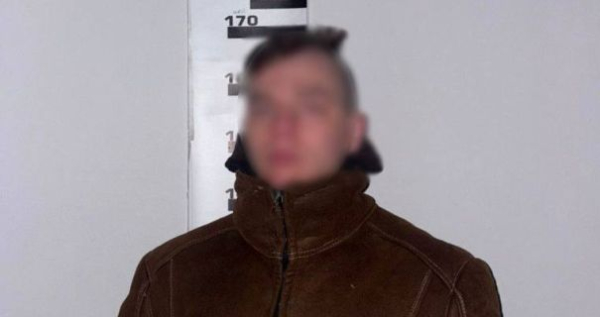 Київ: нападник з ножем пограбував жінку, забравши її сумку.