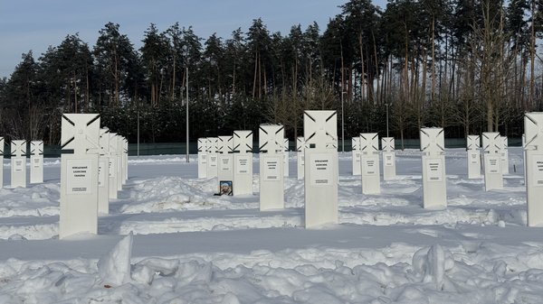 Битва за могильну ділянку: НВМК ховає воїнів, попри рішення суду.