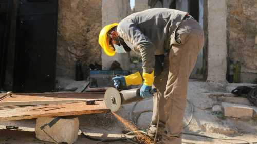 Де розлітаються бризки від кутової шліфувальної машини? Підказка від майстра з п’ятнадцятирічним досвідом.