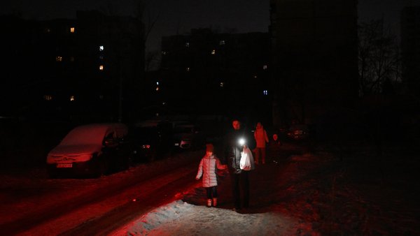 Через що неоднакові відключення світла у Києві: роз’яснення від ДТЕК