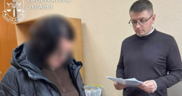 В Києві колишня бухгалтерка Дарницької РДА буде судима за розкрадання близько 2 мільйонів гривень.