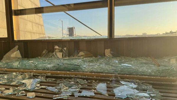 Російський удар по Києву: Музей історії України у Другій світовій війні, зазнавши ушкоджень, не припиняє роботу