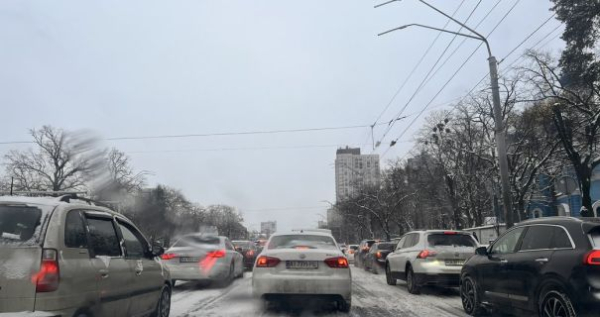 Київ заблоковано: місто та околиці в транспортному хаосі