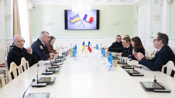 Паризька мер Ідальго переговорила з Кличком і побувала в Бородянці.