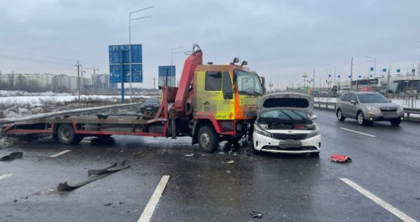 В Києві аварія за участю поліцейського в авто служби таксі