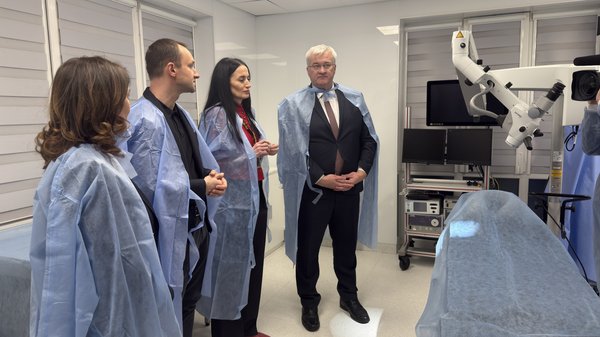 Київський центр реабілітації слуху військовослужбовців поповнився ще одним хірургічним мікроскопом.