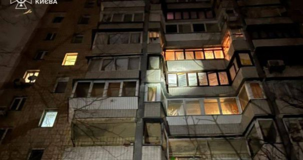 Київ під нічним ударом: руйнування в двох місцевостях, є травмований