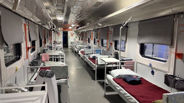 Київ презентував евакуаційні вагони “Укрзалізниці”: досвід, гідний наслідування для європейських держав.