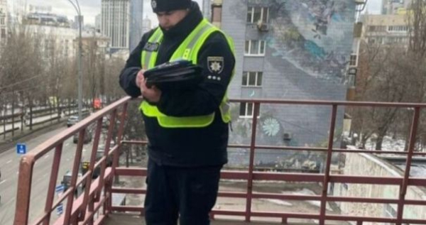 Киянин зірвався з балкону 23-го поверху.