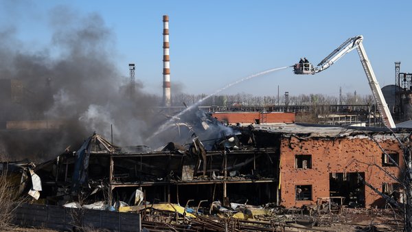 Ледве вибралась без взуття: свідки про підсумки удару росіян по Броварах, вихід заблокований дверима.