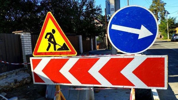 Рух транспорту на Малишка в Києві обмежено майже весь березень: ремонт каналізаційної мережі.