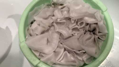 Як повернути білизну пожовклому, сірому або заплямованому тюлю