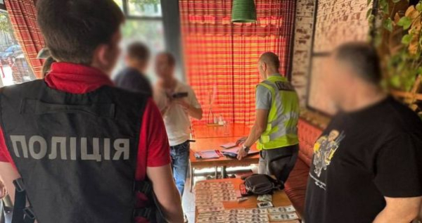 Посадовець з Міноборони збував послуги уникнення мобілізації у Києві.