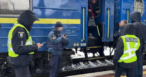 У Києві банда залізничників постане перед судом за схеми з квитками: ціна 300-500 євро, жодних документів.