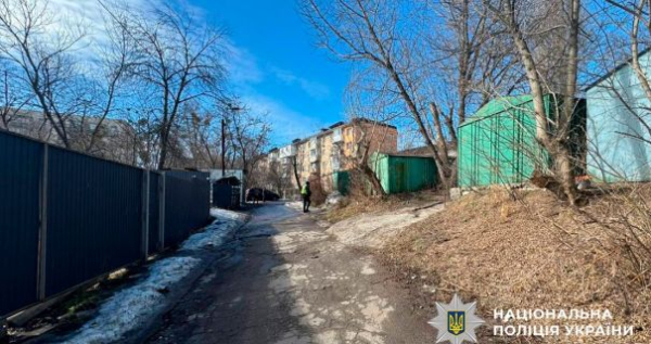 Ревнощі призвели до нападу: у Києві чоловік поранив ножем приятеля.