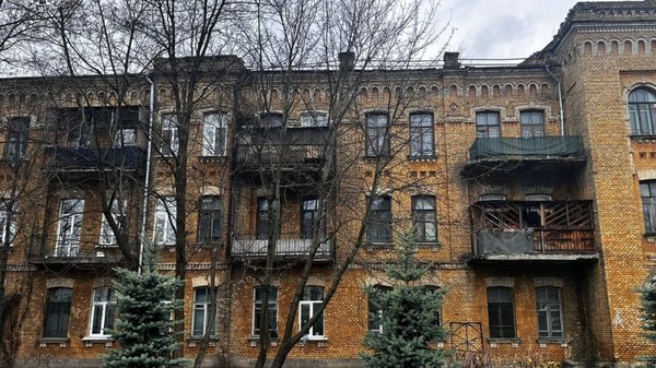 Забута офіцерська будівля: в Києві наполягають на відновленні історичної споруди.