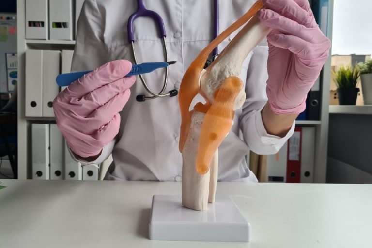 Чому необхідна реабілітація після заміни кульшового суглоба під наглядом фахівців